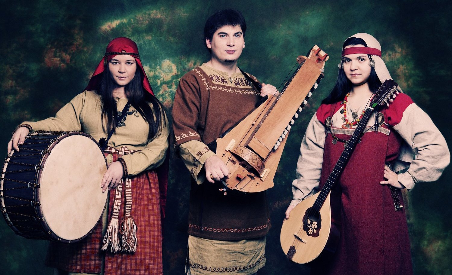 Староминская веснянка состав ансамбль. Современная одежда в этническом стиле. Этно фольклорная. Этнический образ. Этническое платье.